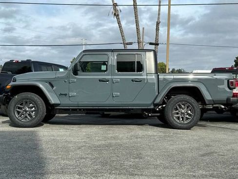 New 2026 Jeep Gladiator Sport image 7
