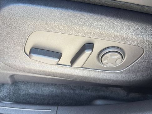 Used 2026 Kia Carnival FWD image 19