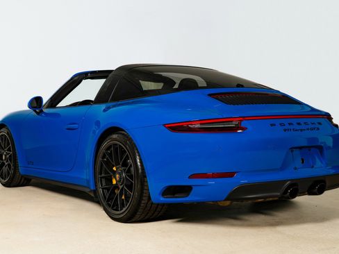 Used 2018 Porsche 911 Targa 4 GTS image 10