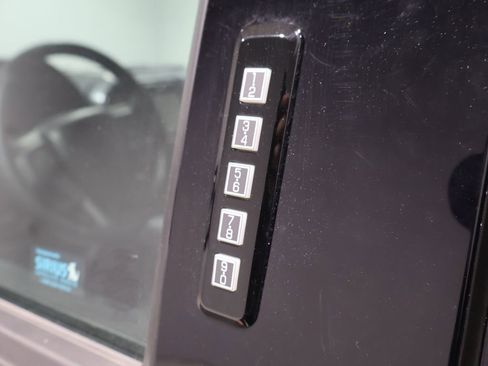 Used 2018 Ford F150 XLT w/ Equipment Group 302A Luxury image 11