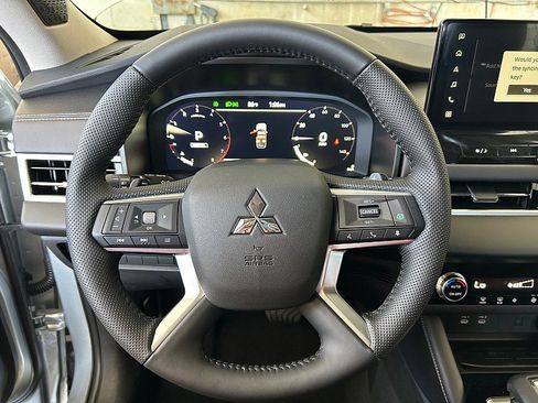 New 2025 Mitsubishi Outlander SE image 25