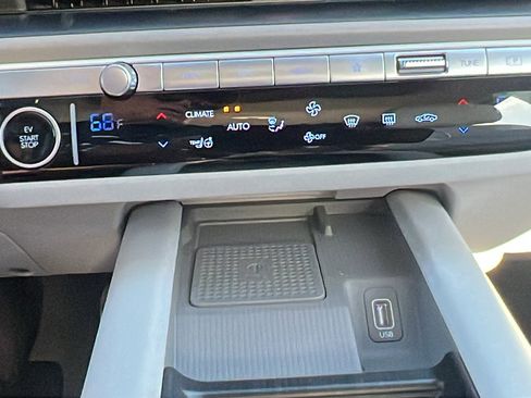 Used 2023 Hyundai Ioniq 6 Limited image 28