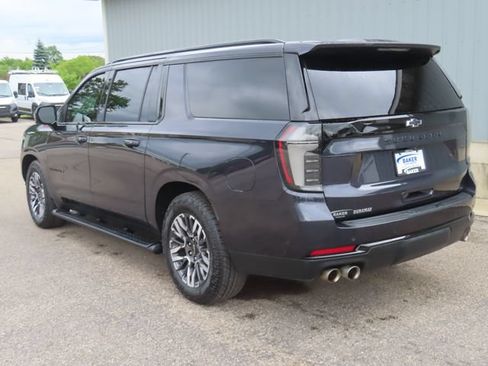 Used 2025 Chevrolet Suburban Z71 w/ Z71 Off-Road Package AWD/4WD image 10