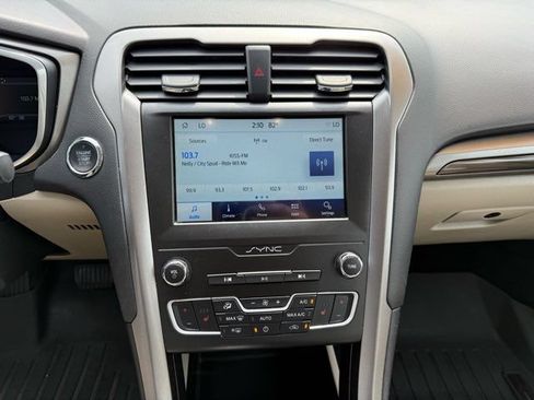 Used 2020 Ford Fusion SEL FWD image 15