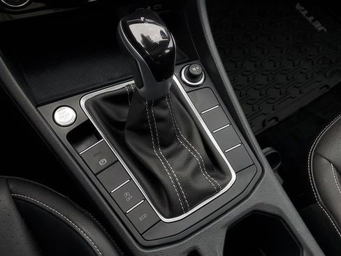 Used 2023 Volkswagen Jetta SE image 23