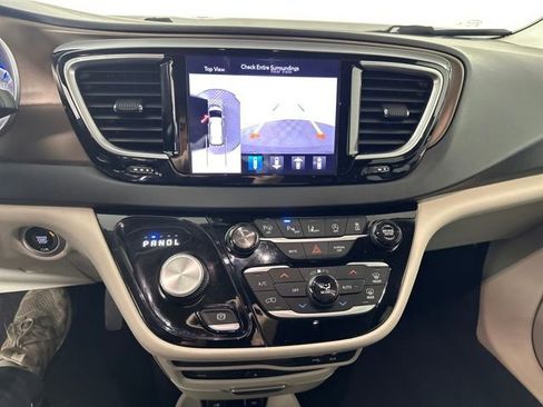 Used 2018 Chrysler Pacifica Touring-L Plus w/ Advanced Safetytec Group image 22