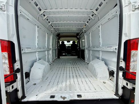 Used 2023 RAM ProMaster 2500 FWD image 11