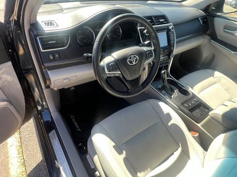 Used 2017 Toyota Camry XLE w/ Moonroof Package image 24