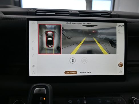 Used 2023 Land Rover Defender 90 X image 20