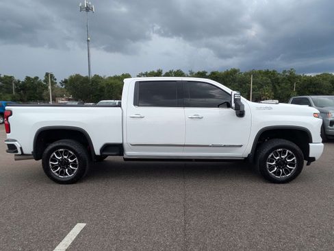 Used 2024 Chevrolet Silverado 2500 High Country w/ Technology Package AWD/4WD image 2