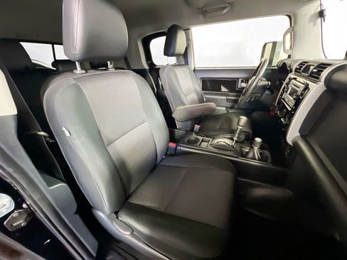 Used 2013 Toyota FJ Cruiser 4WD image 30