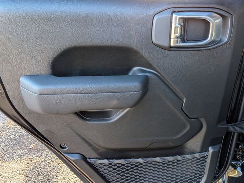 New 2026 Jeep Gladiator Sport image 13