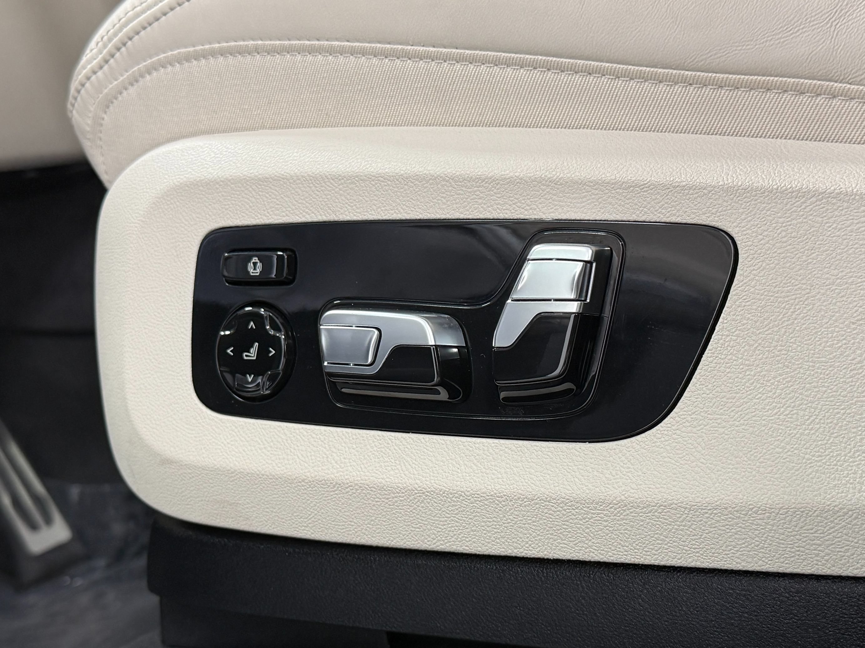 Used 2026 BMW X5 M60i AWD/4WD image 40