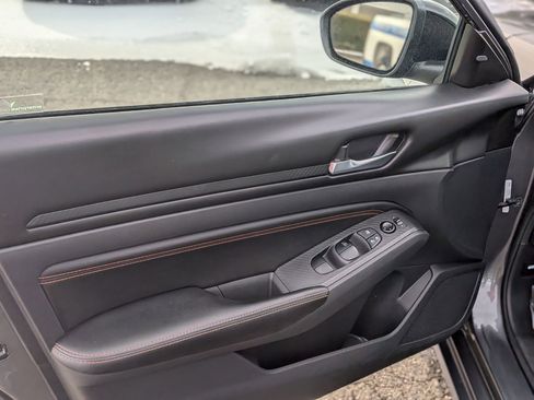 Used 2022 Nissan Altima 2.5 SR image 13