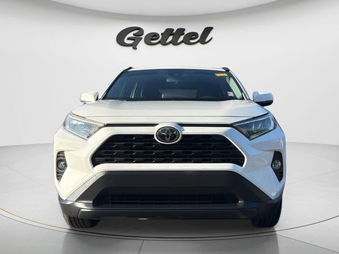 Used 2019 Toyota RAV4 XLE Premium FWD image 2