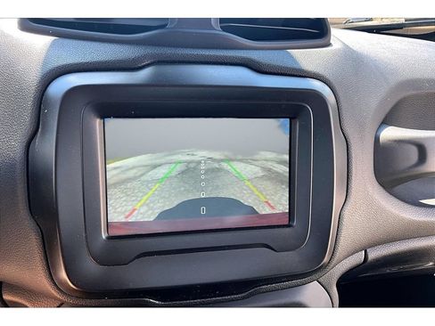 Used 2021 Jeep Renegade Latitude FWD image 25