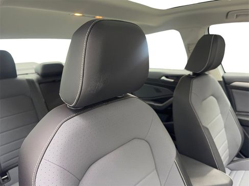 Used 2025 Volkswagen Jetta SE w/ Sunroof Package image 45