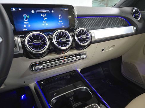 Certified 2026 Mercedes-Benz GLB 250 4MATIC image 33