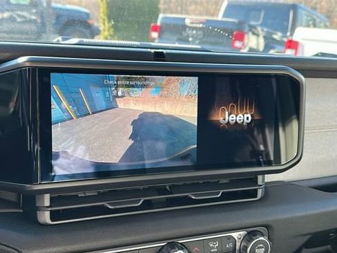 New 2026 Jeep Gladiator Sport AWD/4WD image 15