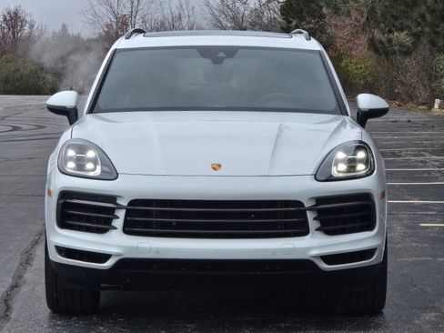 Used 2023 Porsche Cayenne Platinum Edition image 7