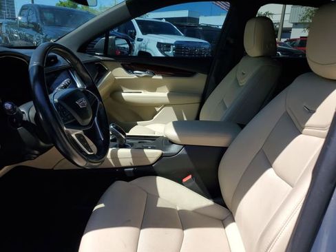 Used 2018 Cadillac XT5 Luxury w/ Driver Awareness Package image 18