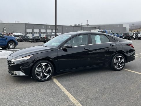 Used 2023 Hyundai Elantra Limited image 28
