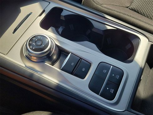 Used 2023 Ford Explorer XLT image 11