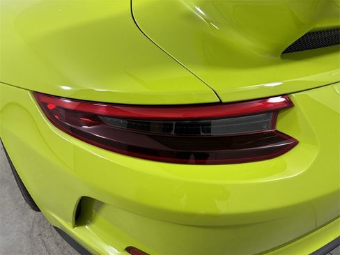 Certified 2018 Porsche 911 GT3 image 18