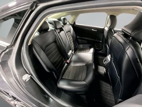 Used 2018 Ford Fusion SE w/ Equipment Group 601A image 23