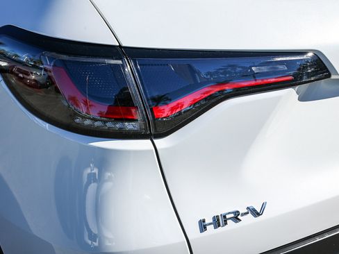 Used 2025 Honda HR-V LX image 14