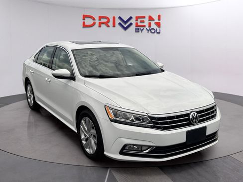 Used 2018 Volkswagen Passat 2.0T SE w/ SE Lighting Package FWD image 8