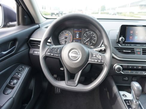 Used 2024 Nissan Altima 2.5 S image 12