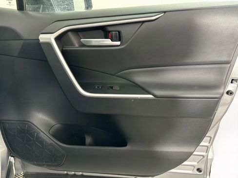 Used 2025 Toyota RAV4 XLE AWD/4WD image 30