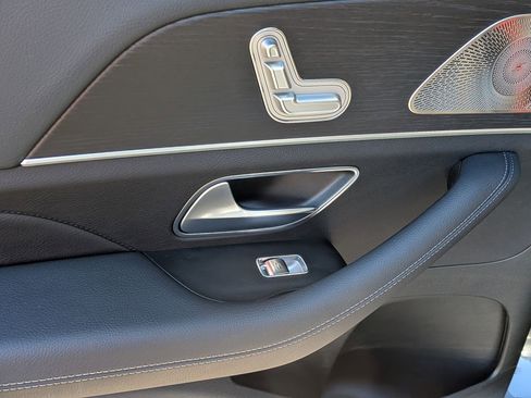 Used 2025 Mercedes-Benz GLS 450 4MATIC image 28