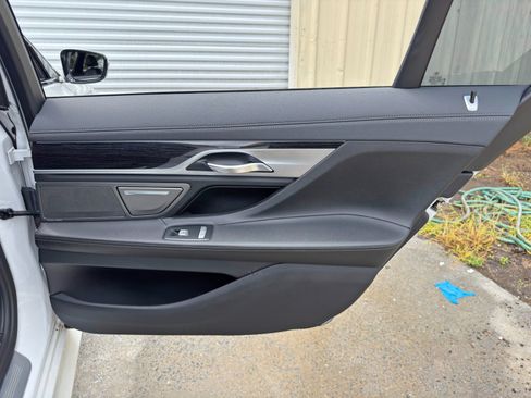 Used 2019 BMW 740i w/ M Sport Package RWD image 47