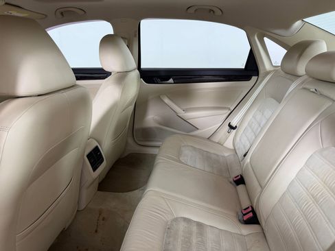 Used 2015 Volkswagen Passat TDI SEL Premium FWD image 24