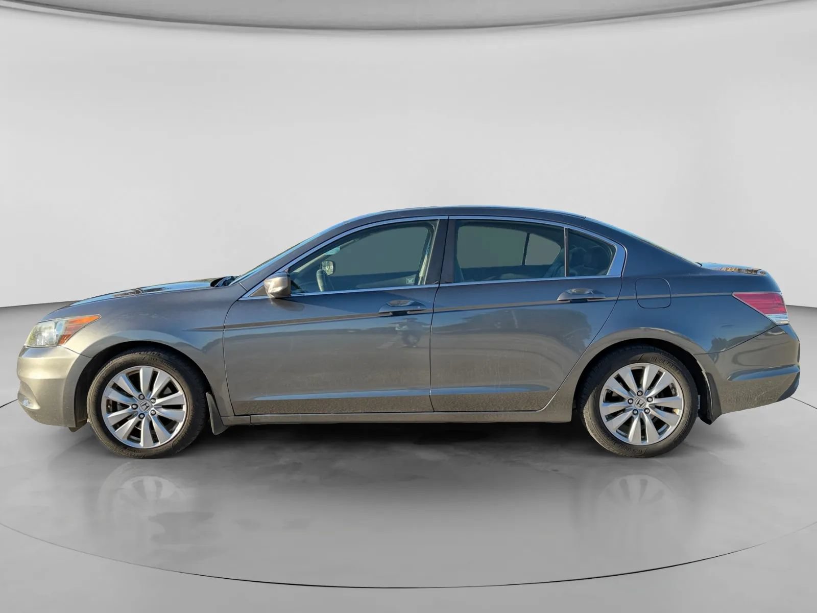 Used 2011 Honda Accord EX-L image 2