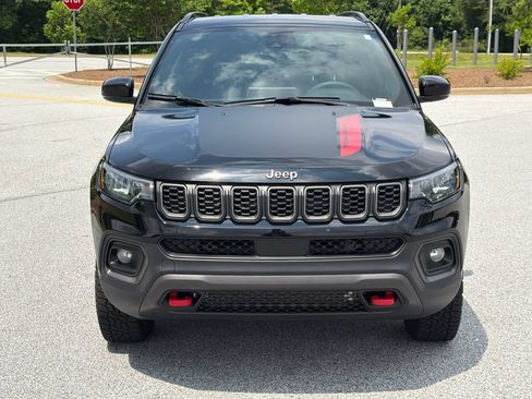 Used 2025 Jeep Compass Trailhawk AWD/4WD image 2