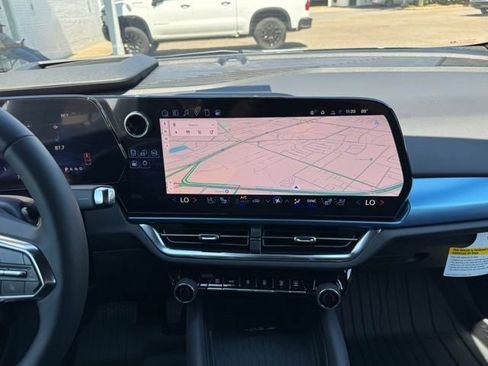 New 2025 Chevrolet Equinox EV LT w/ Convenience Package II FWD image 27