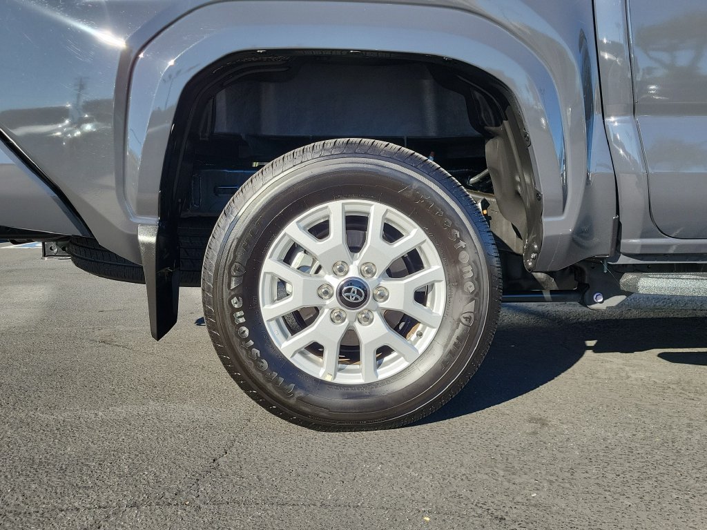 Used 2025 Toyota Tacoma SR5 AWD/4WD image 7