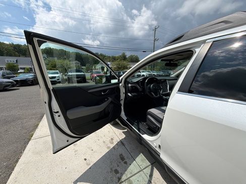 Used 2024 Subaru Outback Premium AWD/4WD image 13