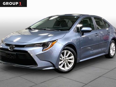 Used 2025 Toyota Corolla LE w/ LE Premium Package FWD image 1