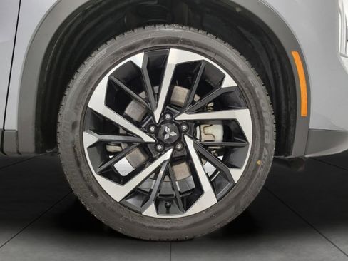 Used 2024 Mitsubishi Outlander AWD image 3