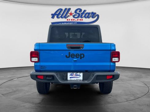 Used 2022 Jeep Gladiator Sport AWD/4WD image 6