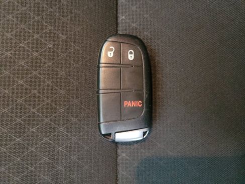 Used 2020 Jeep Grand Cherokee Laredo image 32