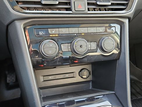 Certified 2024 Volkswagen Taos SE image 15