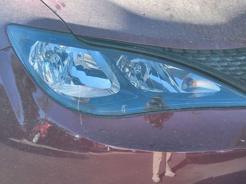 Used 2023 Chrysler Voyager LX image 10