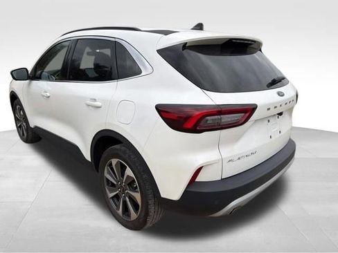 Used 2023 Ford Escape Platinum image 5