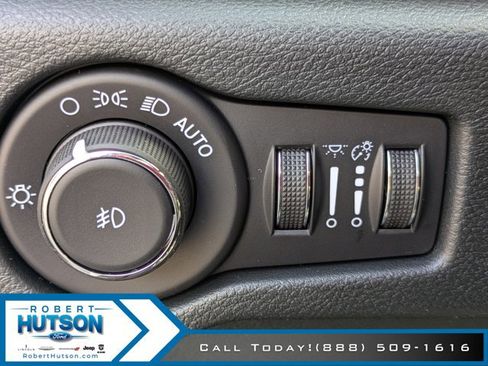 New 2026 Chrysler Pacifica Select image 27