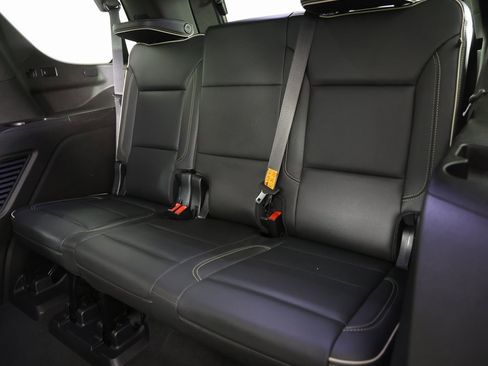 Used 2021 GMC Yukon SLT w/ SLT Premium Package image 2